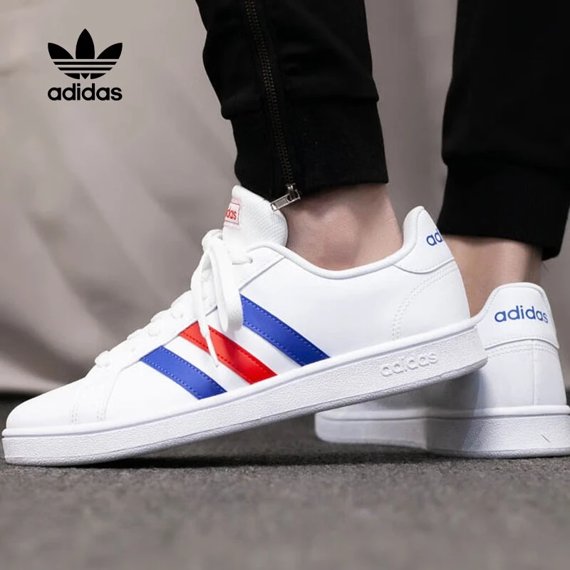 adidas  防滑轻便低帮板鞋男女同款白蓝红EE7901
