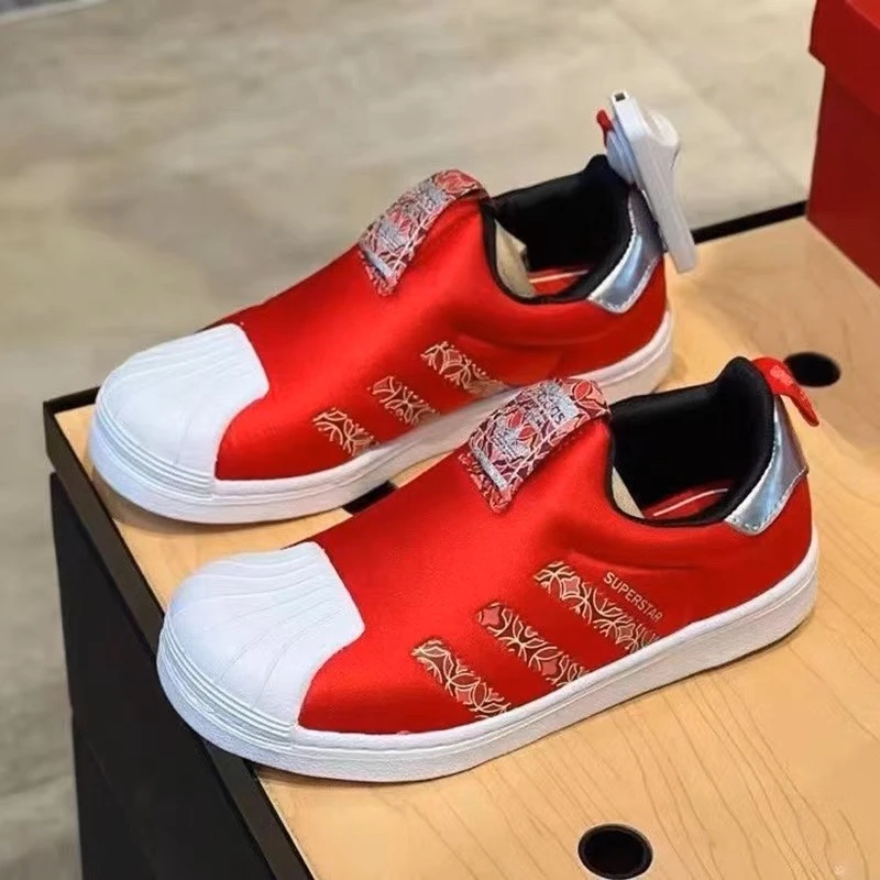 中童adidas   C舒适耐磨低帮儿童板鞋红 GX6340