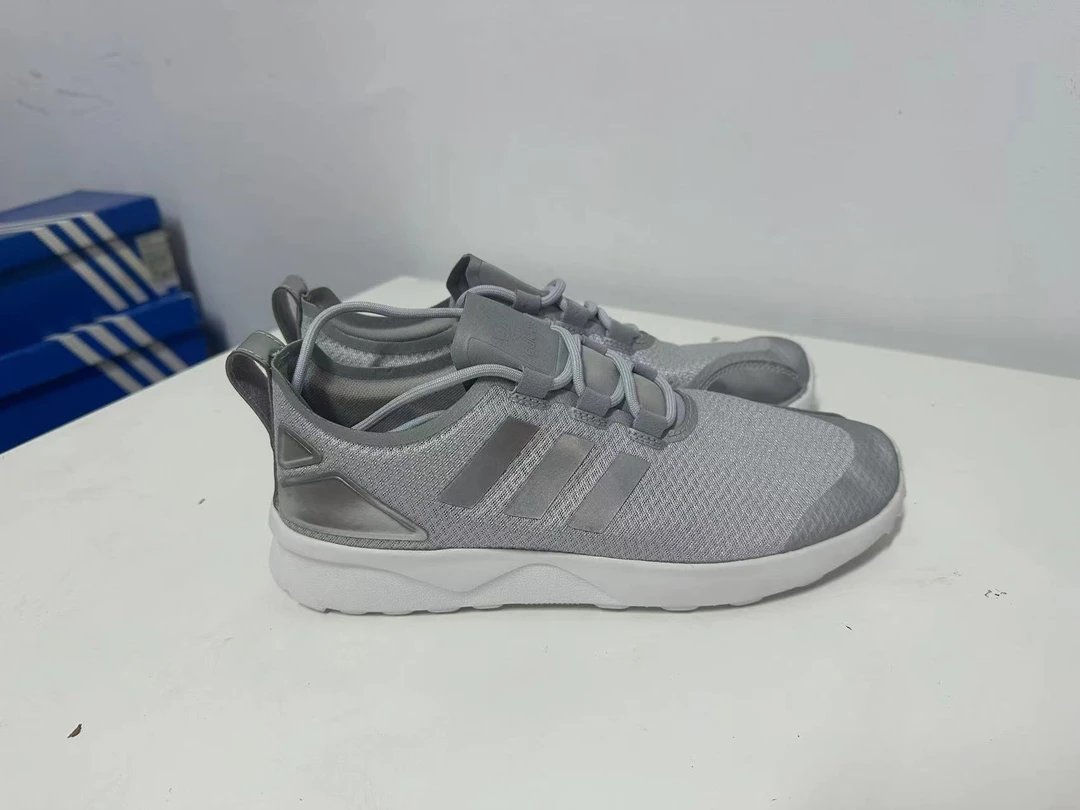 adidas/阿迪达斯【孤品】百搭防滑 减震 低帮 跑步鞋灰色 AQ6825