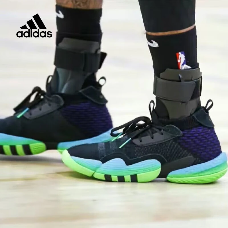 adidas  减震防滑耐磨透气包裹性支撑中帮篮球鞋男款黑色H06473