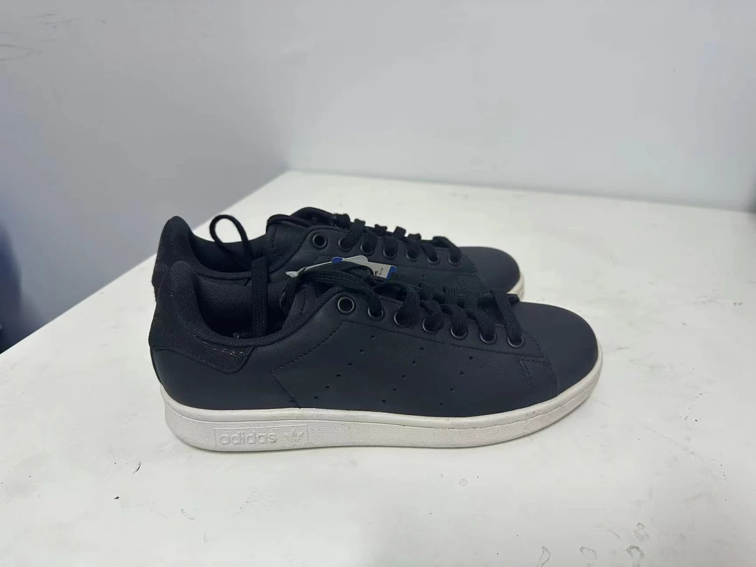 adidas/阿迪达斯 【微瑕XL】防滑低帮  生活休闲鞋 舒适时尚 AQ4699