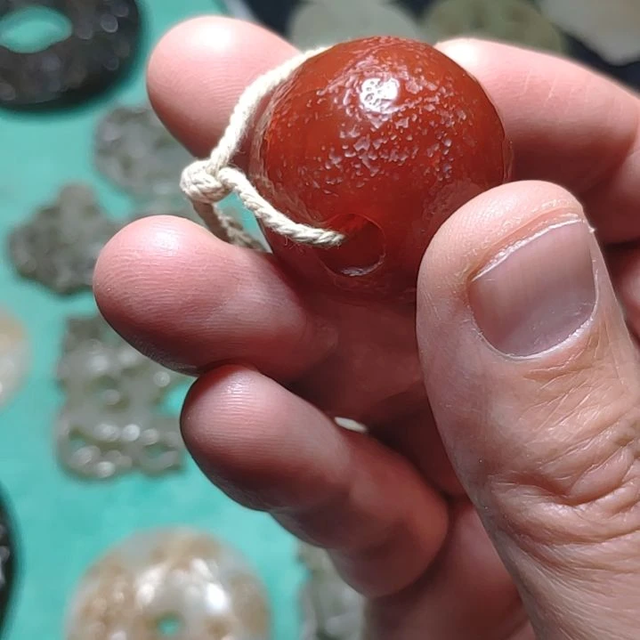 【闪购商品】透闪石质玉颈饰未镶嵌谨****人