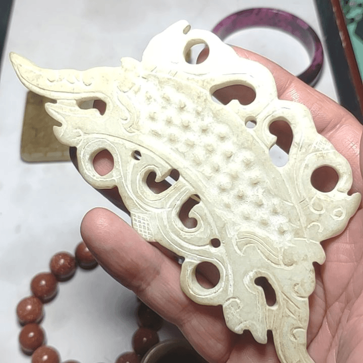 【闪购商品】透闪石质玉颈饰未镶嵌酒**心