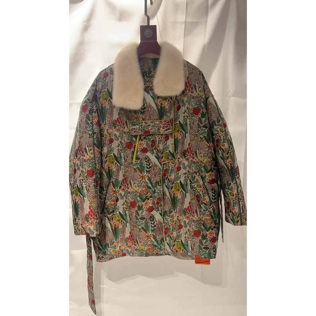 DM21075  时尚短款提花白鸭绒水貂羽绒服