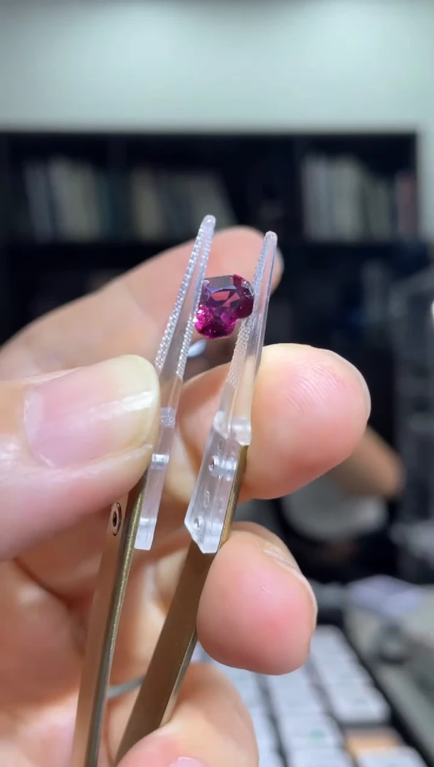【闪购商品】石榴石（紫牙乌）裸石未镶嵌心形紫牙乌