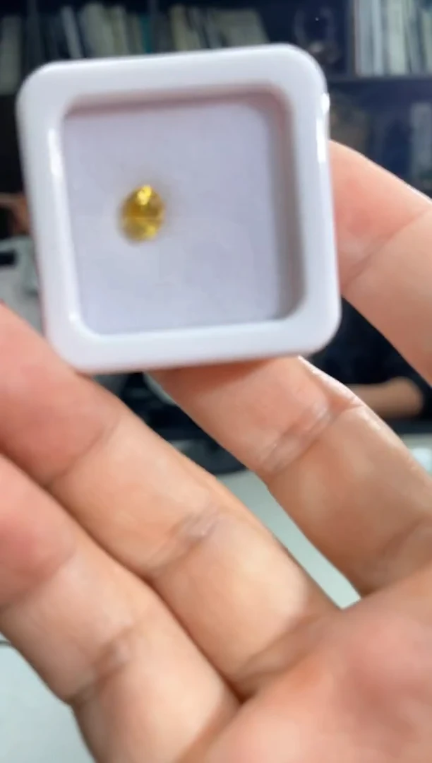 【闪购商品】蓝宝石裸石未镶嵌1.2克拉椭圆黄色蓝宝石
