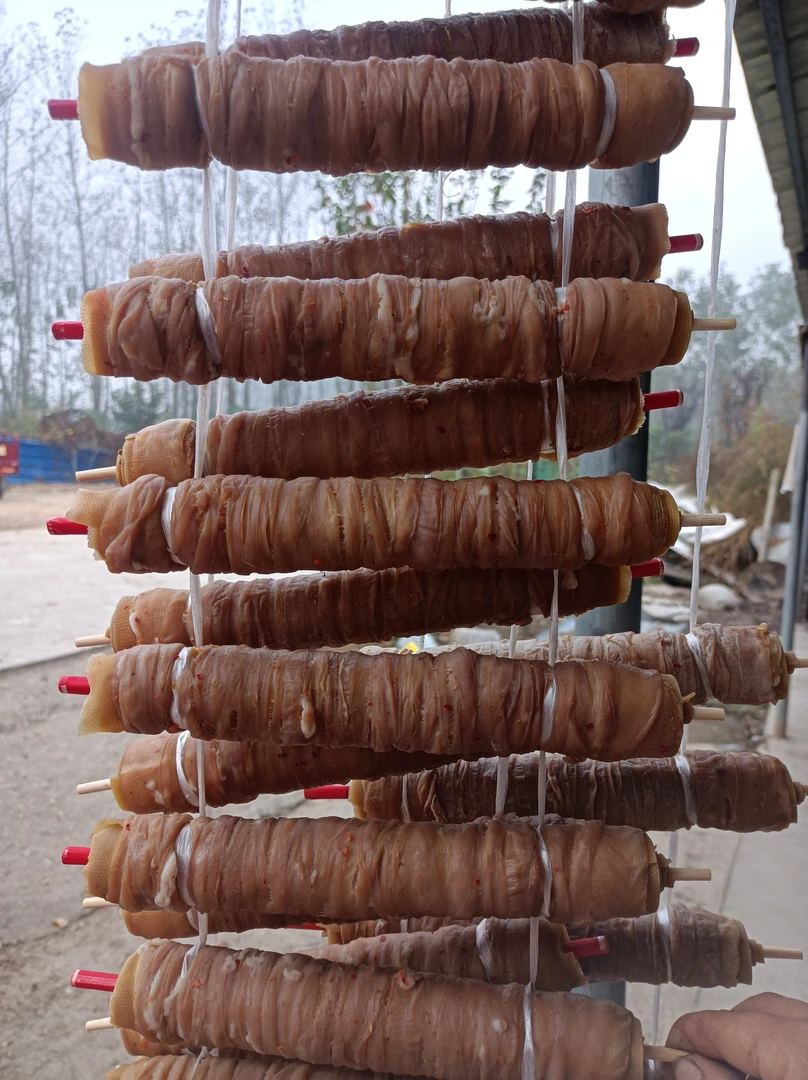 鹅卷肠10根。地方特产