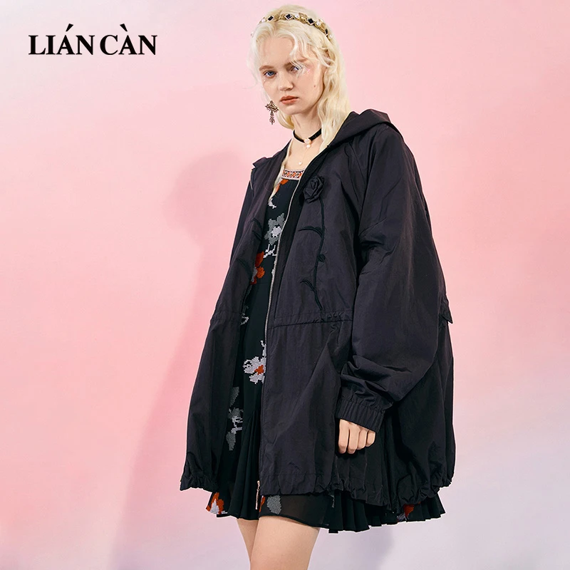 莲灿2025春季浪漫波西米亚风绣花金属拉链连帽梭织风衣7122184002