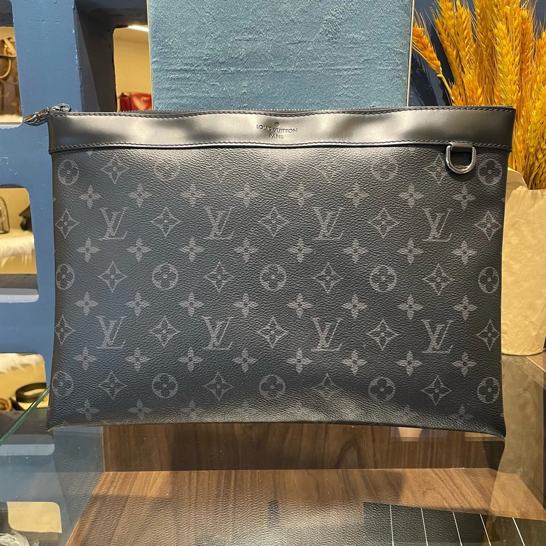 95新 LV 路易威登 Discovery 男款黑花手拿包 8415932