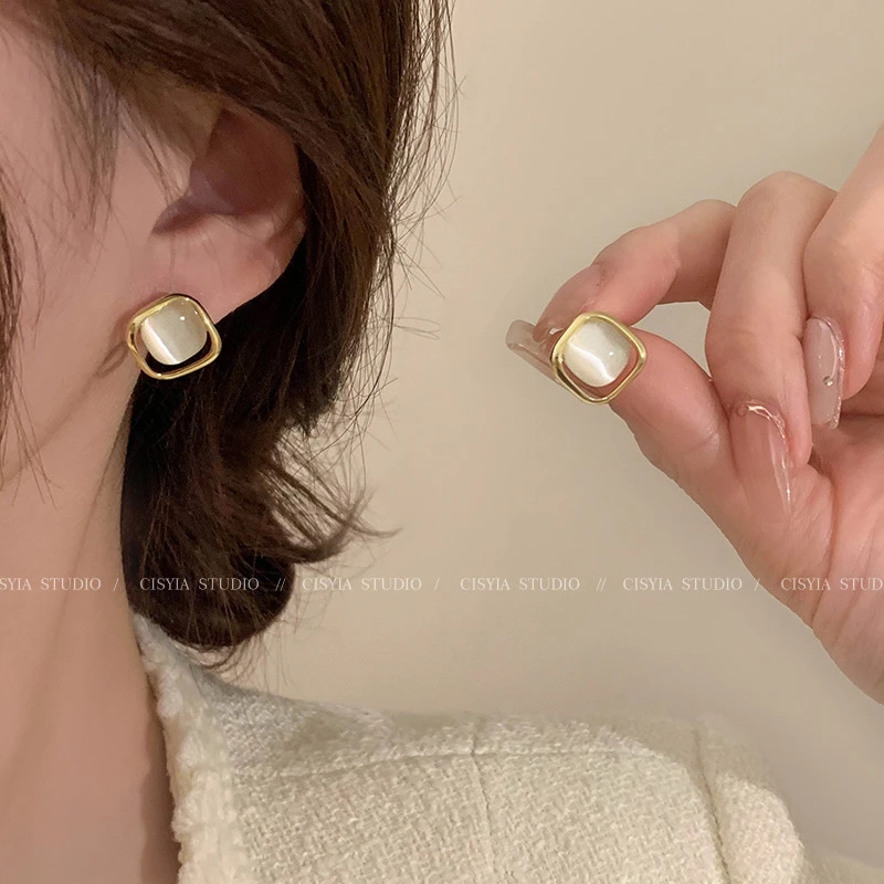 高级感耳钉女2023新款爆款洋气轻奢小众设计感气质耳饰耳环