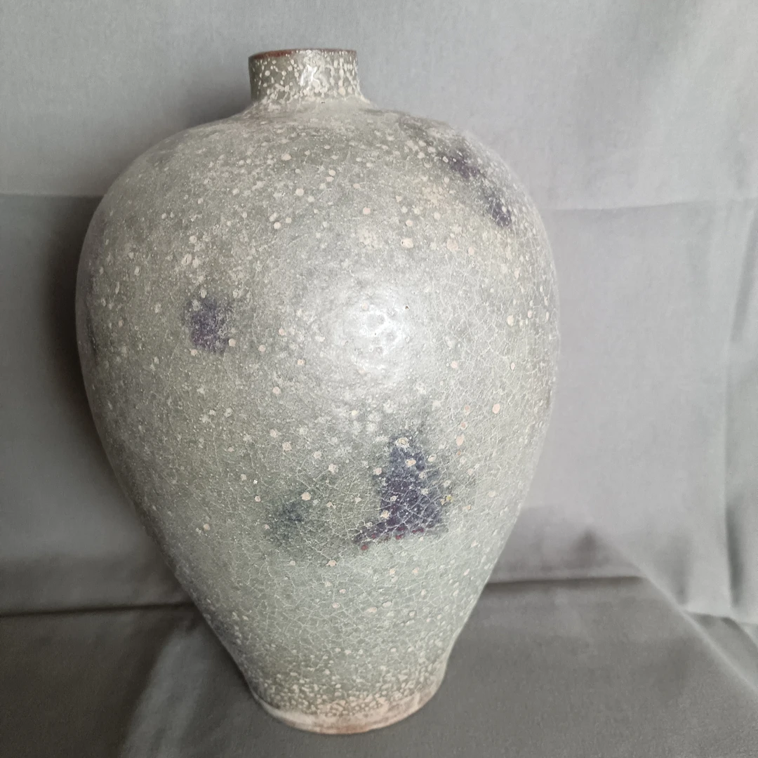 钧窑梅瓶，造型规整