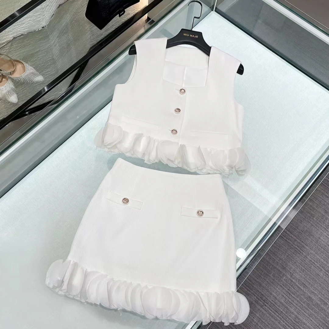 2024年夏季新款倾城白月光花舞复古气质设计感荷叶边马甲短裙套装