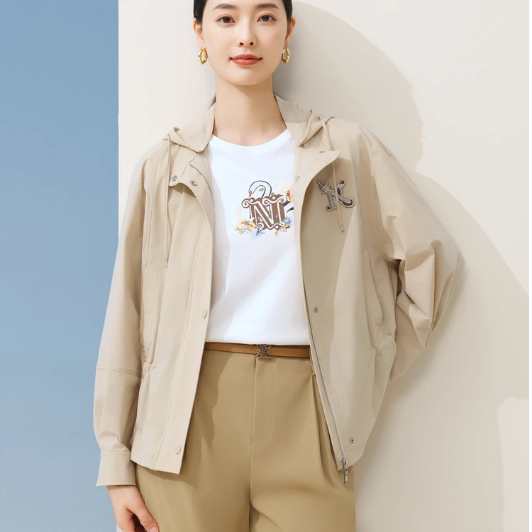 娜尔思新上衣短款时尚户外休闲连帽抽绳运动风NC00430D1