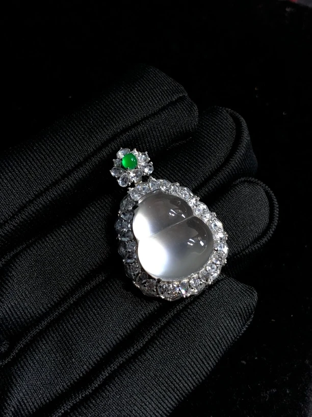 天然石英质玉葫芦吊坠