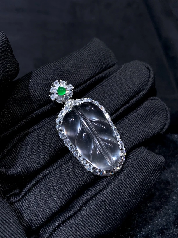 天然石英质玉叶子吊坠