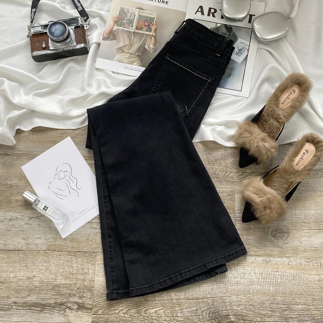 黑灰色不贴腿微喇牛仔裤女冬季加绒2025年新款高腰显瘦宽松喇叭裤