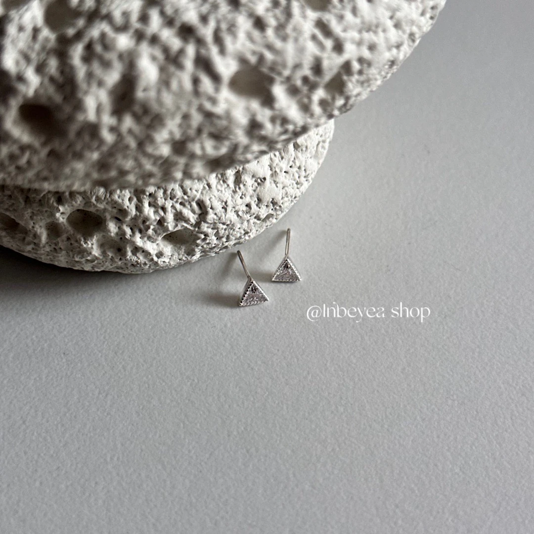 925银合成锆石耳饰 三角锆锆耳钉 通体银5mm 7873