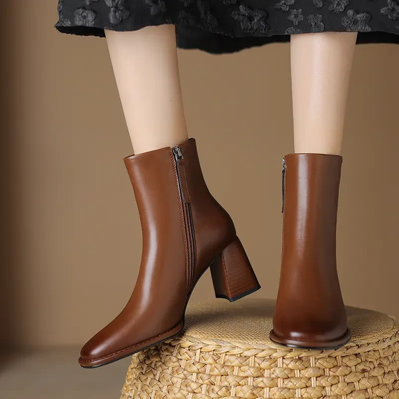 侧拉链高跟女靴子棕色瘦瘦靴方头切尔西靴2024新款真皮粗跟短靴女