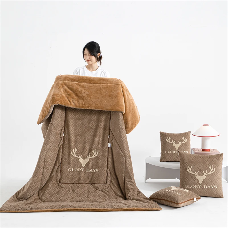 秋冬加厚加绒抱枕被车载被毯子折叠学生午睡沙发车载抱枕被子两用