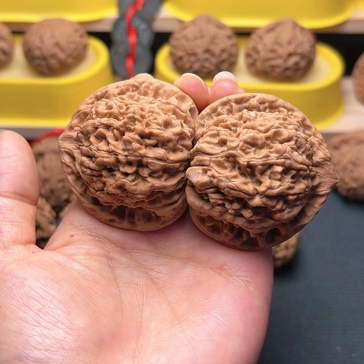 文玩核桃把件磨盘白狮子官帽南疆石蛤蟆头