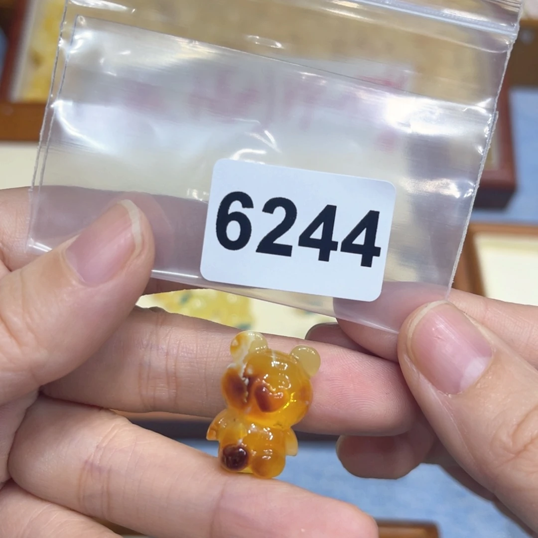 琥珀珠宝奇石未镶嵌