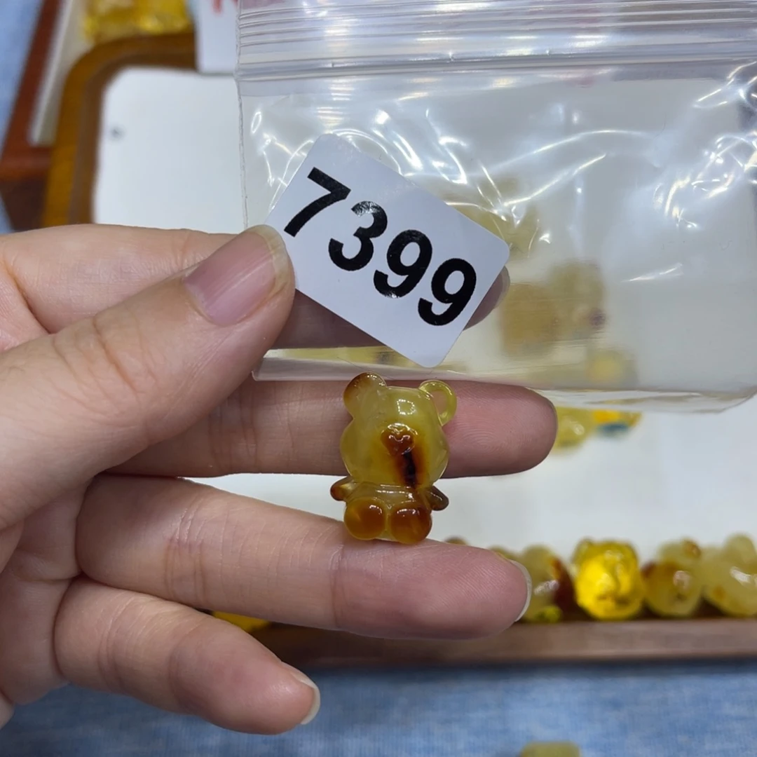 琥珀珠宝奇石未镶嵌