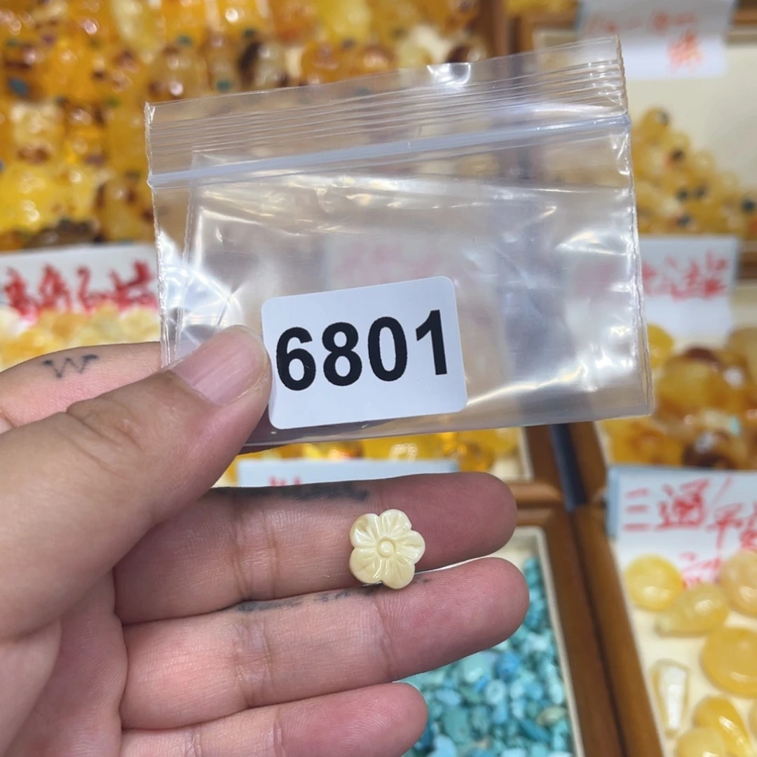琥珀珠宝奇石未镶嵌