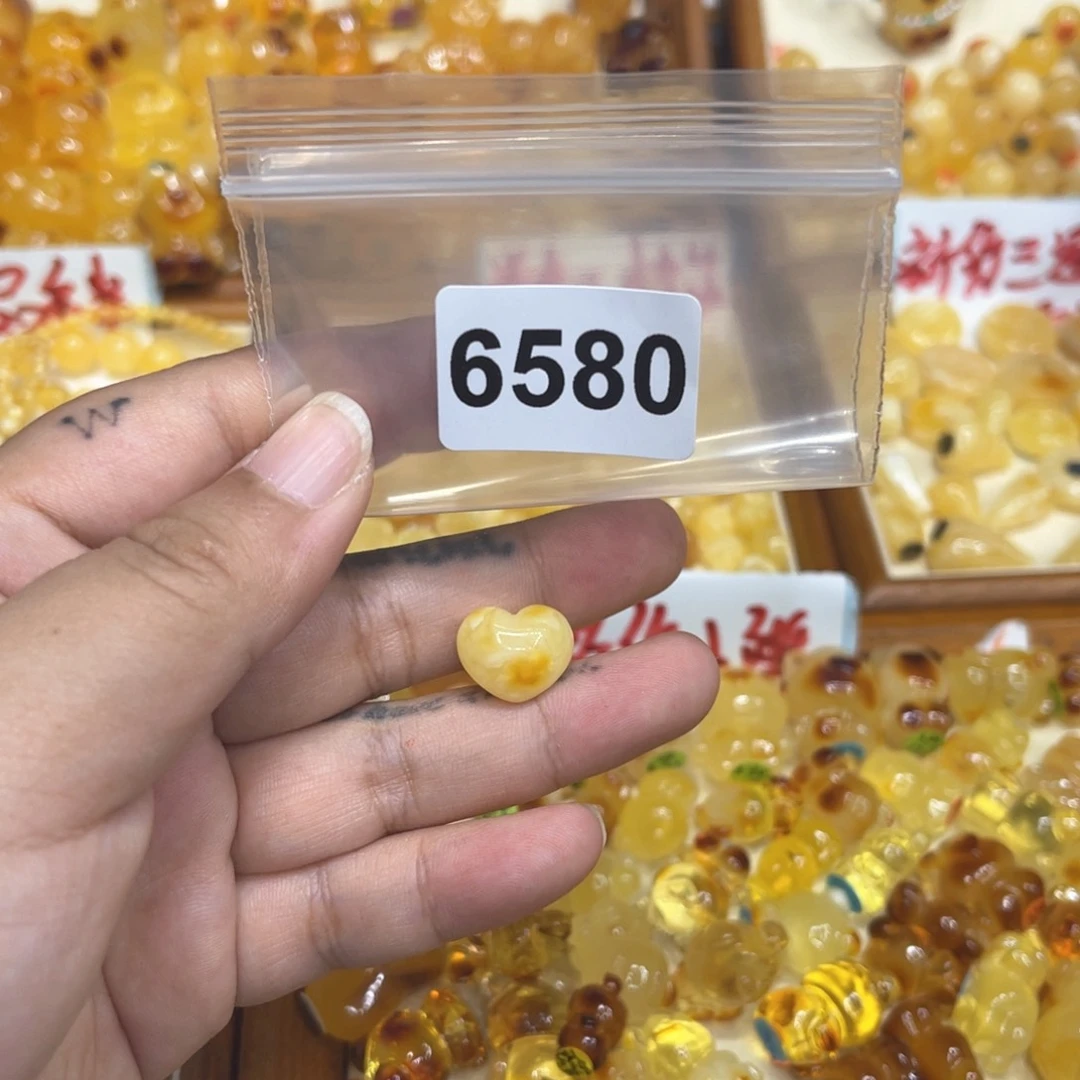 琥珀珠宝奇石未镶嵌