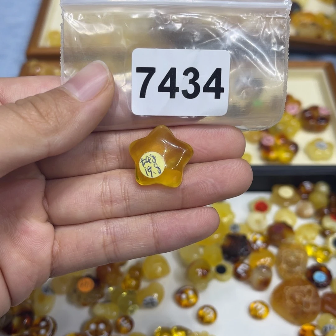 琥珀珠宝奇石未镶嵌