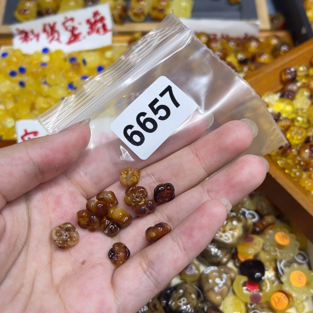 琥珀珠宝奇石未镶嵌