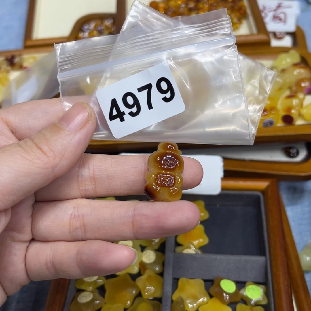 琥珀珠宝奇石未镶嵌