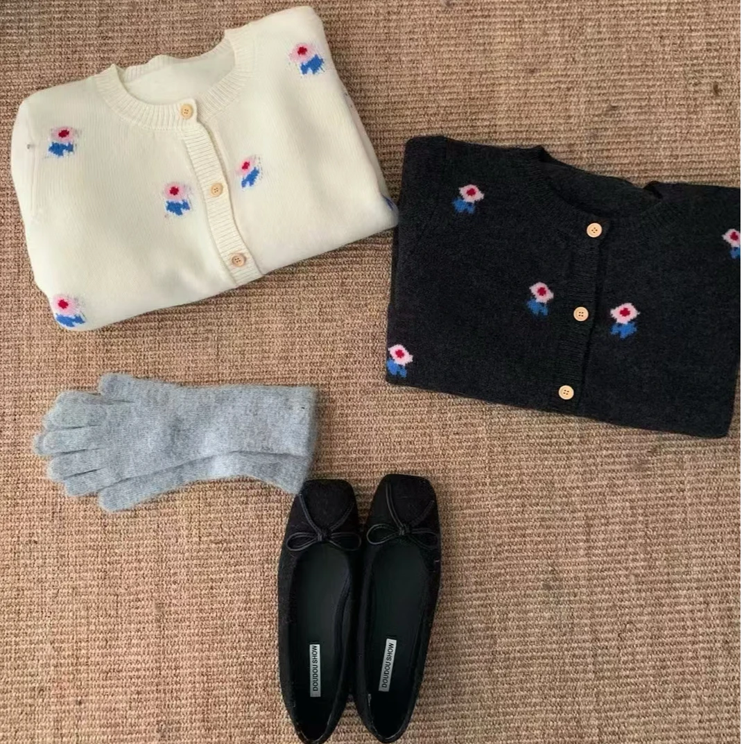 [茉莉莫奈]新款复古提花木扣针织开衫(100%绵羊毛）