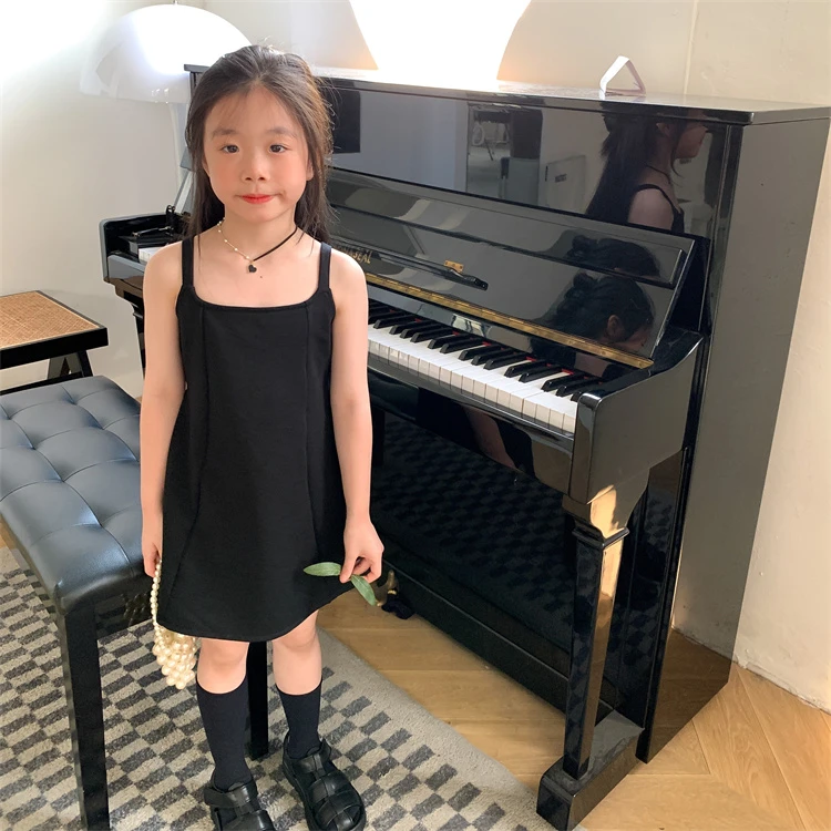 女童夏季新款赫本风小黑裙女宝宝设计感绑带收腰吊带连衣裙