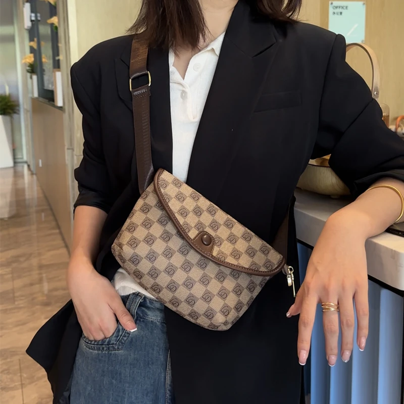 LOUIS DEYA秋冬新款胸包轻奢风单肩斜挎包时尚休闲棋盘格男女包