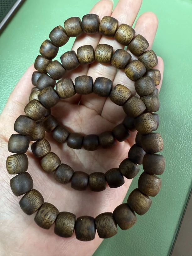 奇楠沉香乌身沉水浮鼓珠0.9*6多样性发1