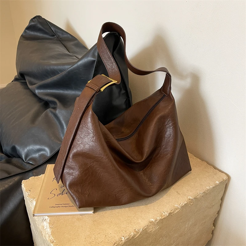 大容量通勤包包女2025新款潮秋冬时尚复古托特包百搭休闲斜挎包