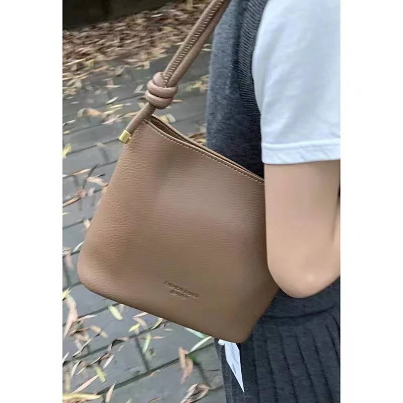 韩系水桶包女包包2024新款潮时尚复古腋下包简约多功能单肩斜挎包