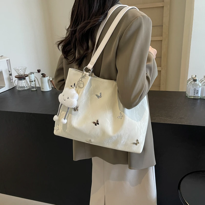 银色托特包女大容量2024新款休闲单肩包今年流行大学生上课通勤包