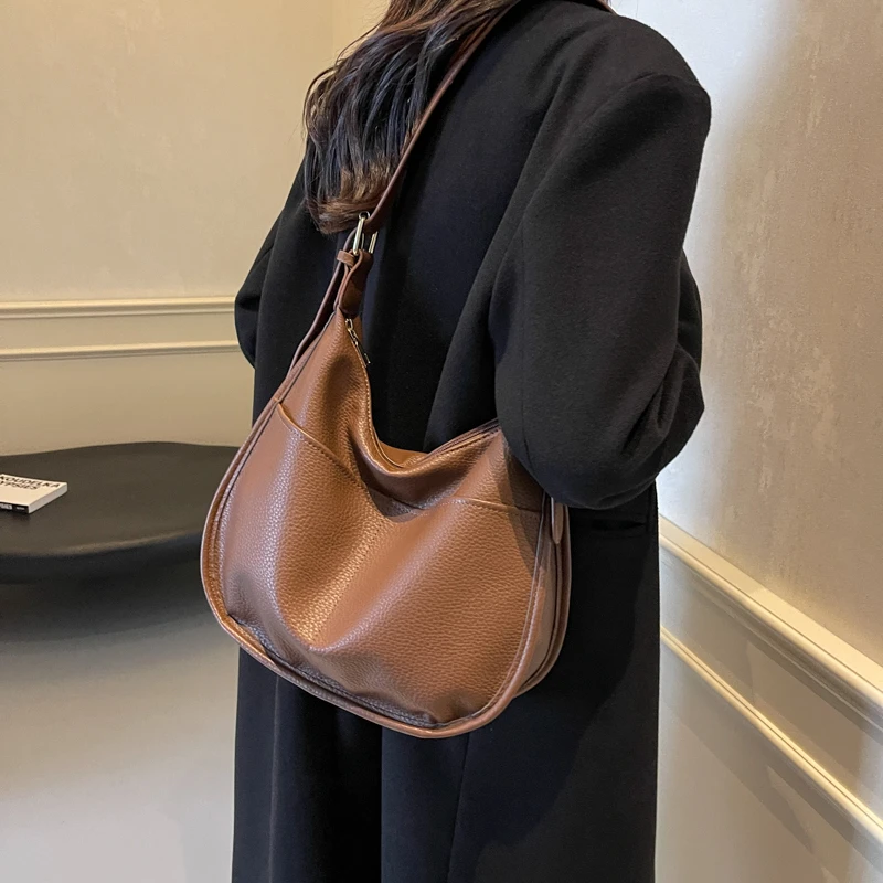 秋冬新款大容量包包百搭休闲单肩包斜挎包时尚韩版潮女包2024通勤