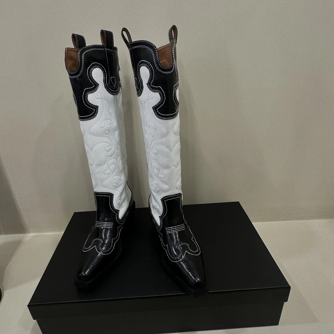 秋冬杨幂同款西部牛仔靴刺绣时尚百搭尖头V口高筒靴粗跟骑士靴女