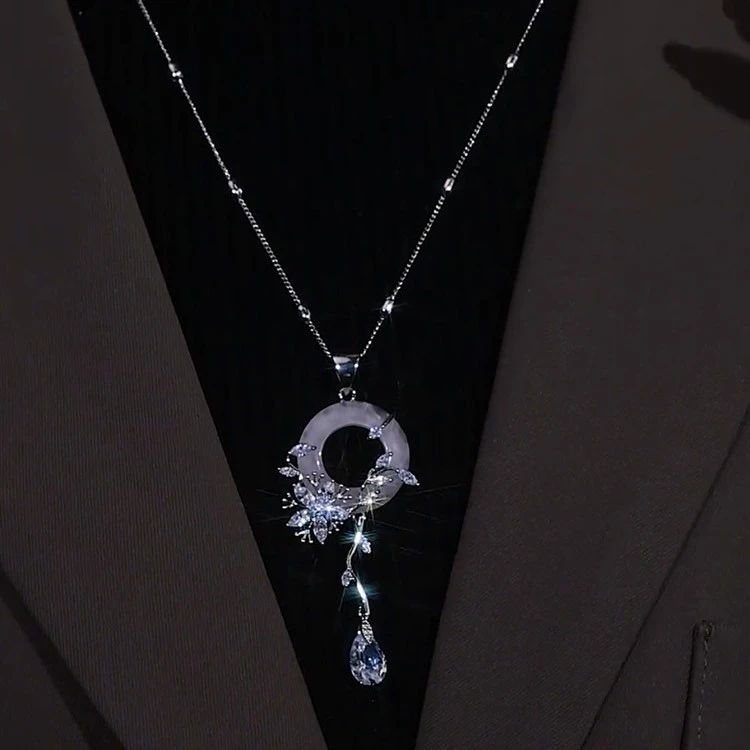 钛钢吊坠 一帘幽梦项链轻奢柳叶花朵时尚简约气质长款毛衣链饰品