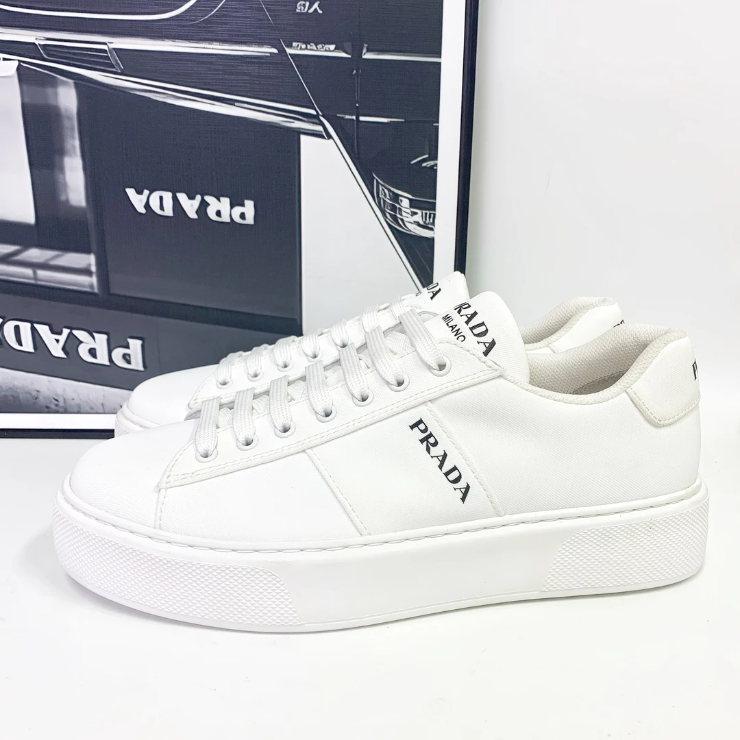 全新未使用 Prada/普拉达 普拉达白色皮面黑色侧标白尾松糕鞋