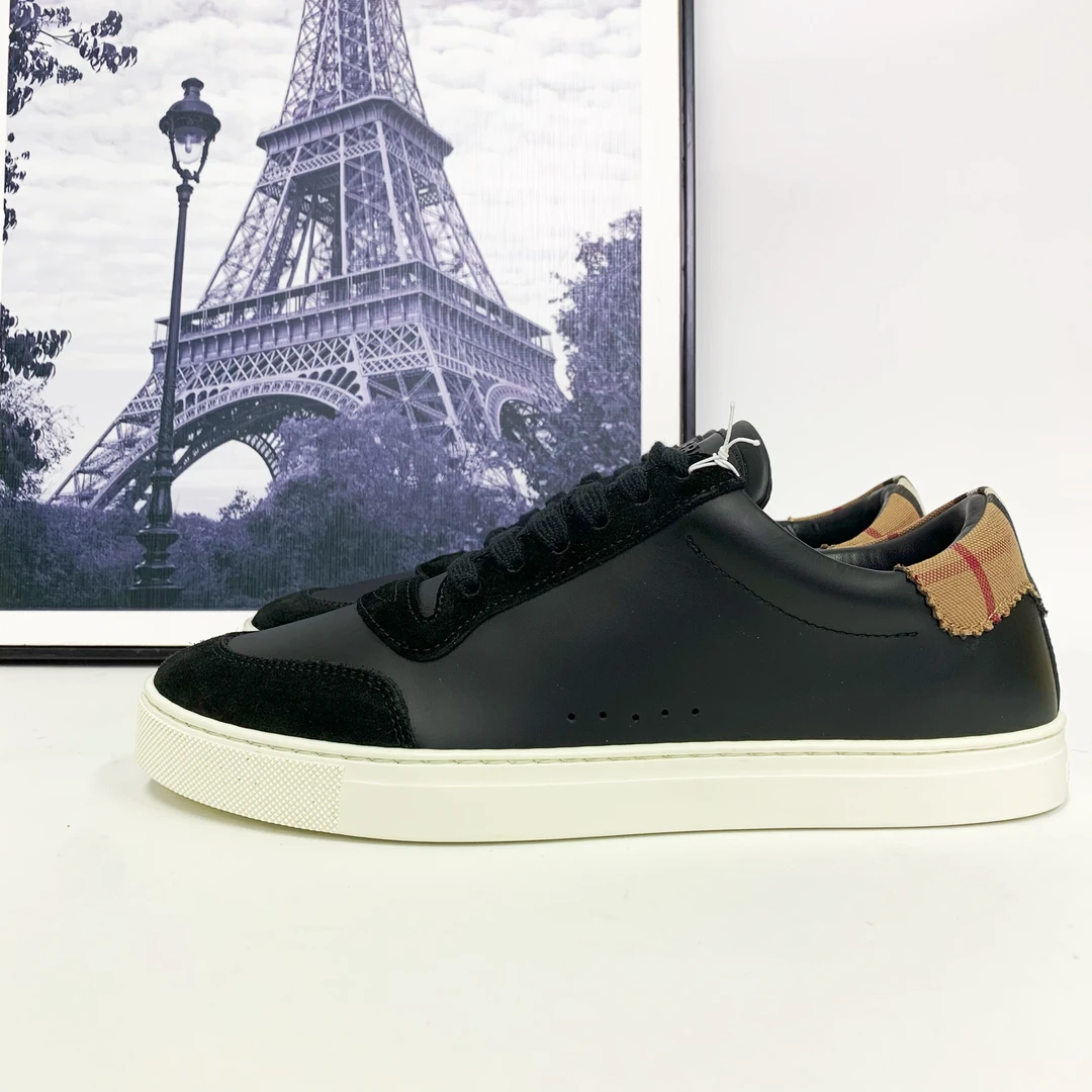 全新未使用 BURBERRY/博柏利 博柏利黑色皮面战马格纹尾板鞋