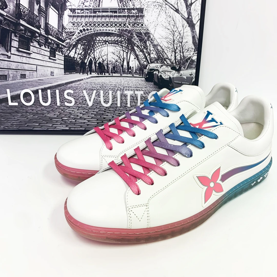 全新未使用 LouisVuitton/路易威登 LV卢森堡粉蓝色皮面彗星板鞋