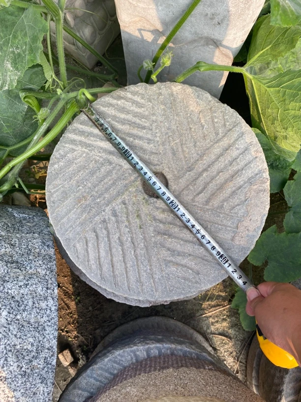 花岗岩小石磨刻字老旧磨盘，公园别墅脚踏石