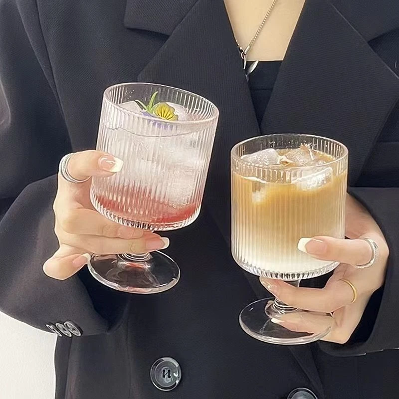 欧式条纹高脚杯新款冷饮杯ins家用竖纹洋酒杯高颜值透明喝水杯