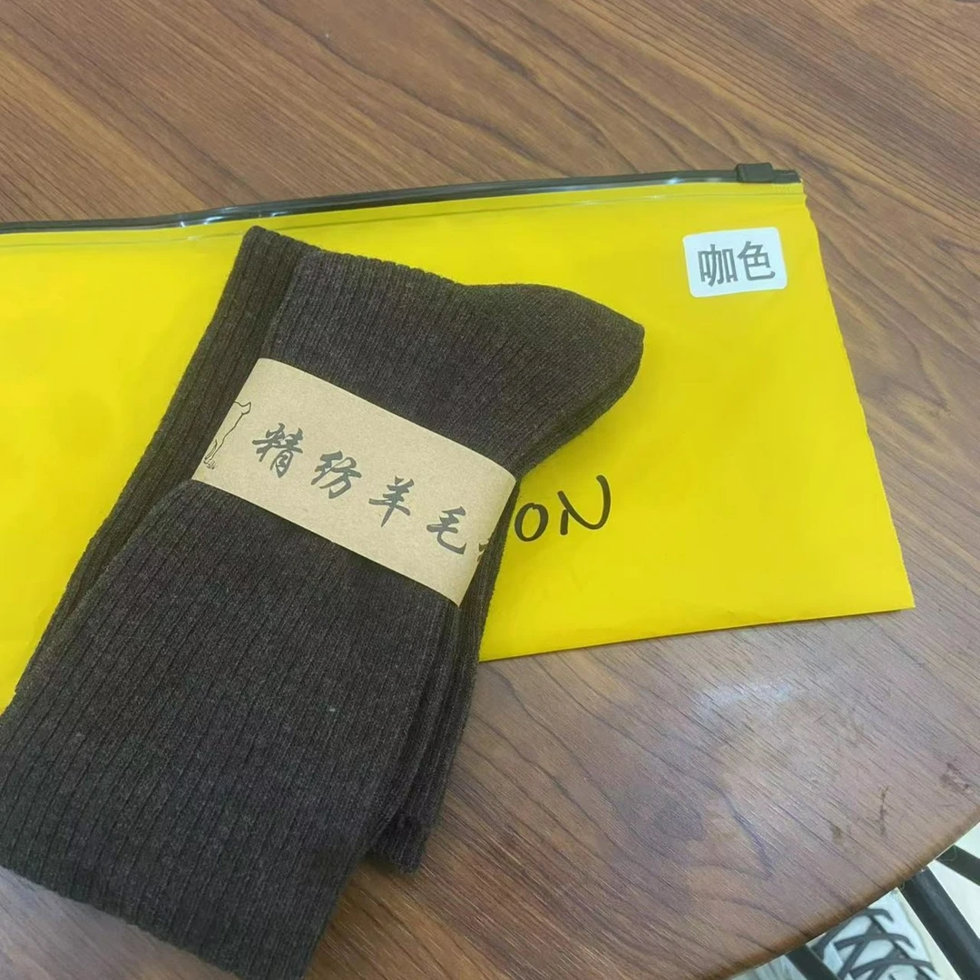 张一凡送您冬天的第一条过膝长筒袜子