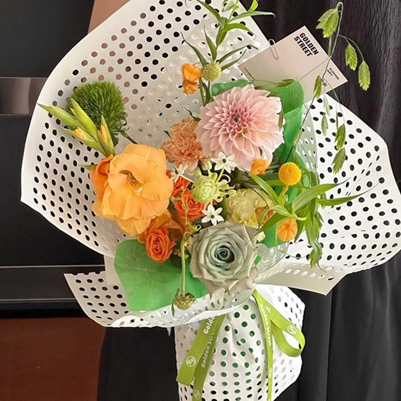 鲜花包装纸新款多巴胺洞洞纸花束防水风华包花纸花店花艺资材