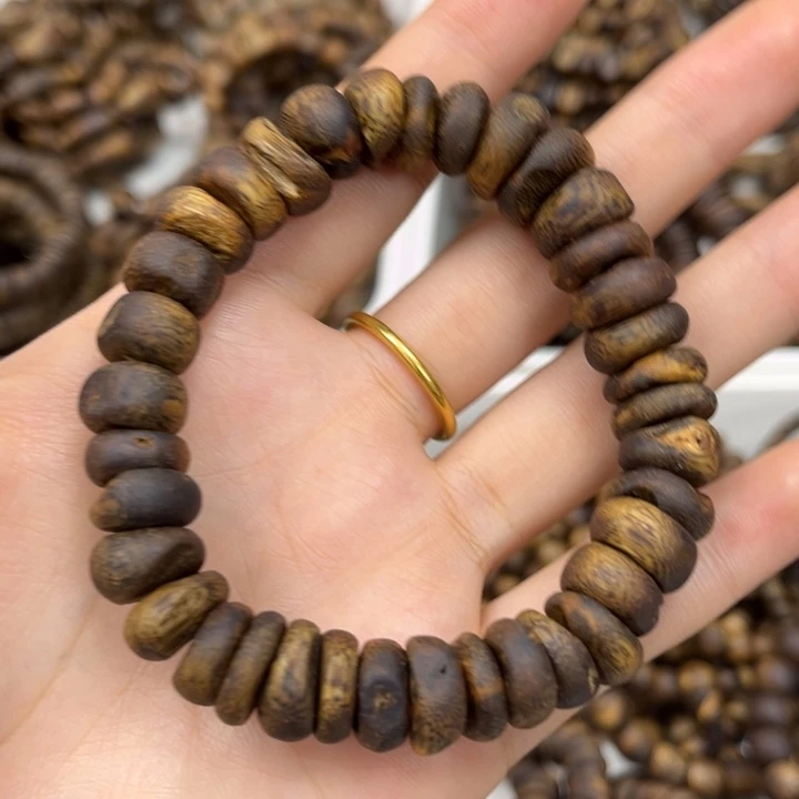 沉香手串沉香绿奇楠虫漏随型算盘珠