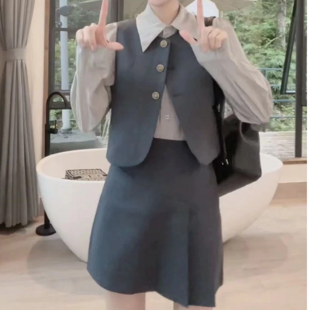 小香风减龄马甲套装女春秋设计感别致长袖衬衫高腰半身裙三件套